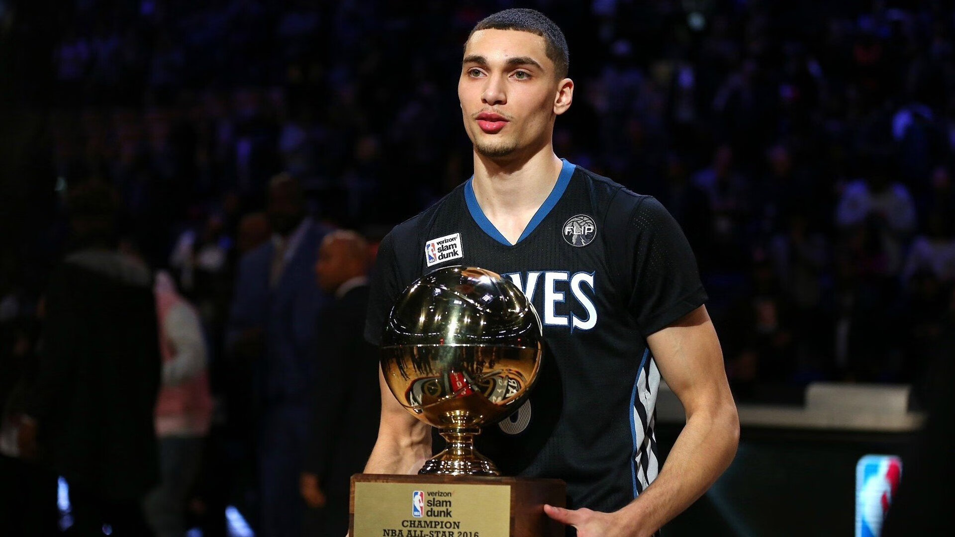 “高新体育中心羽毛球赛：全程高能，决战之刻燃爆全场”